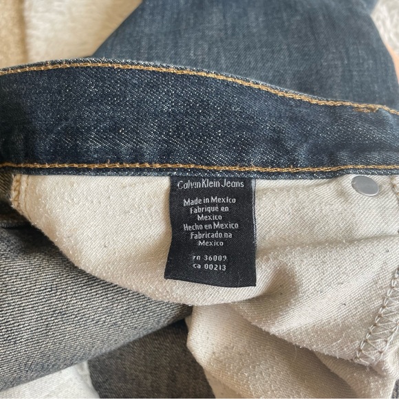 Calvin Klein dark wash Size 30 straight cut / regular length jeans men’s pants - Picture 10 of 12